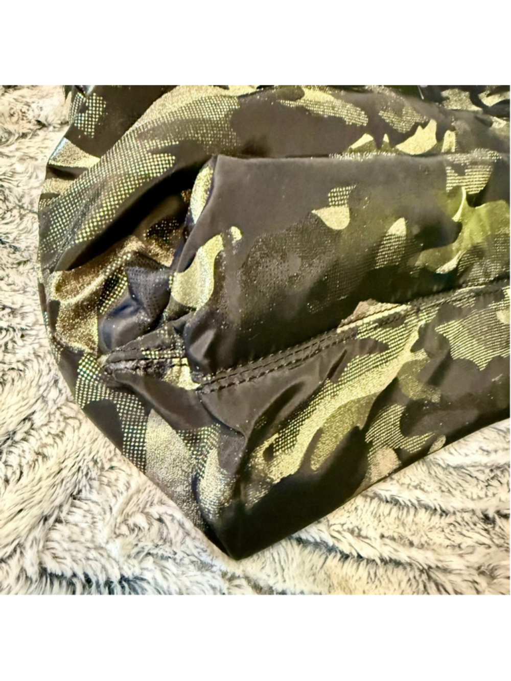 NEW Sol And Selene It Girl Camo Tote Reversible Metallic Black Gold Green NWOT - Picture 15 of 16
